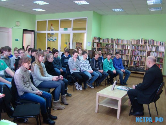Военный писатель Александр Карцев встретился с клинскими школьниками